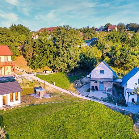 Borarium Vendeghazak - Zenit Haz Hotel Pazmand Luaran gambar