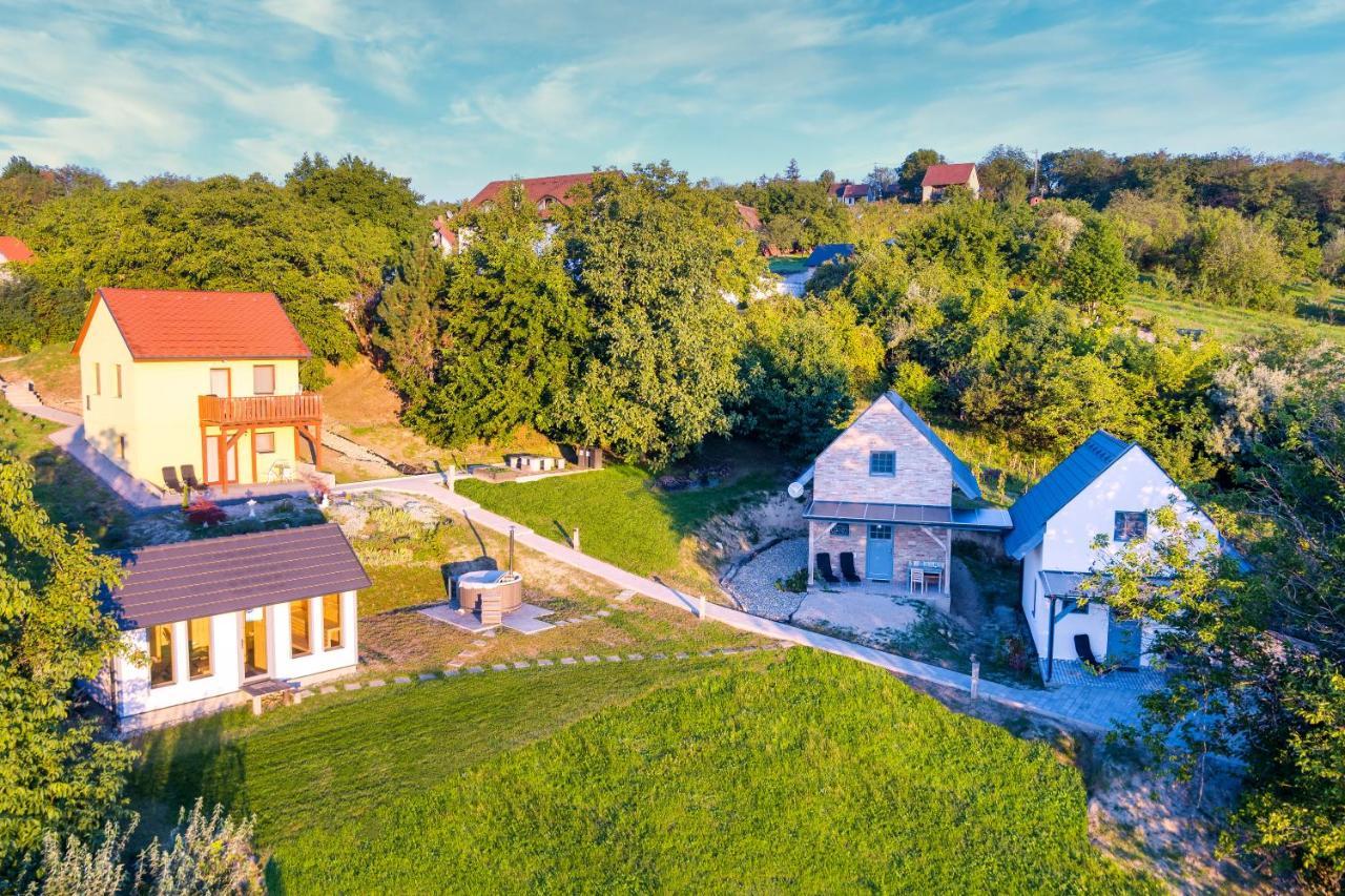 Borarium Vendeghazak - Zenit Haz Hotel Pazmand Luaran gambar