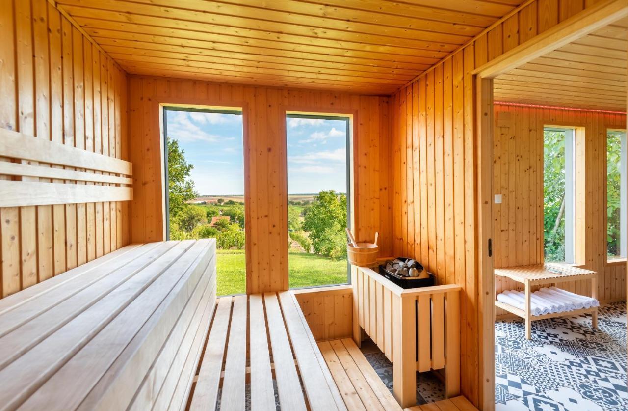 Borarium Vendeghazak - Zenit Haz Hotel Pazmand Luaran gambar